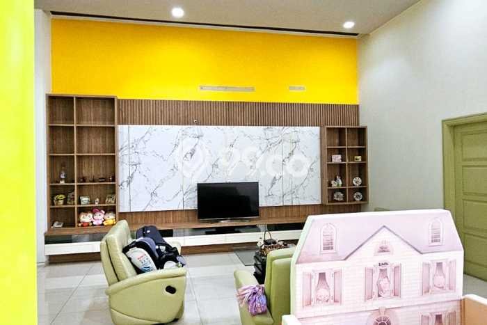 Jual Rumah Luas Elegan Dengan View Cantik di Pakuwon Indah, Surabaya Jual Rumah Luas Elegan Dengan View Cantik di Pakuwon Indah, Surabaya