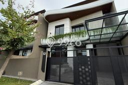 Hunian Mewah LB 410m2 Siap Pakai Desain Elegan di Graha, Surabaya Hunian Mewah LB 410m2 Siap Pakai Desain Elegan di Graha, Surabaya
