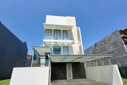 Rumah Elit Modern Siap Huni di Pakuwon Indah Surabaya Rumah Elit Modern Siap Huni di Pakuwon Indah Surabaya