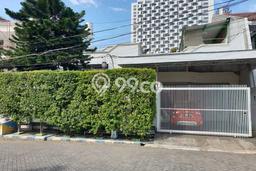 Rumah Mewah LB 300m2 Siap Huni Desain Elegan di Manyar, Surabaya Rumah Mewah LB 300m2 Siap Huni Desain Elegan di Manyar, Surabaya