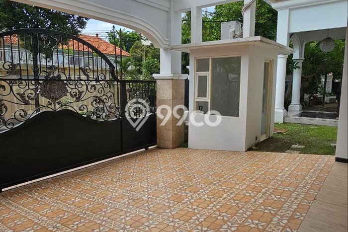 Rumah Elit Modern Tanpa Renovasi di Raya Darmo Surabaya Rumah Elit Modern Tanpa Renovasi di Raya Darmo Surabaya