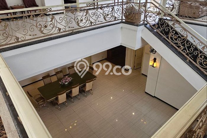 Rumah Elit Modern Tanpa Renovasi di Raya Darmo Surabaya Rumah Elit Modern Tanpa Renovasi di Raya Darmo Surabaya