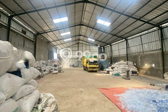 Area Ramai! Gudang Dijual di Margaasih untuk Bisnis Luas Bangunan 645m2 Area Ramai! Gudang Dijual di Margaasih untuk Bisnis Luas Bangunan 645m2