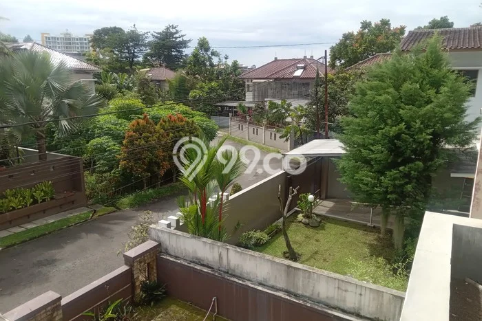 Ready to Use! Luxury House LT 331m2 Desain Modern di Cipaku Ready to Use! Luxury House LT 331m2 Desain Modern di Cipaku
