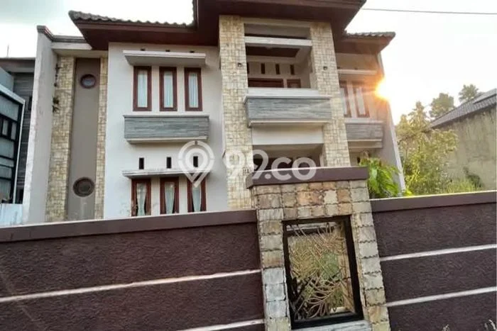 Ready to Use! Luxury House LT 331m2 Desain Modern di Cipaku Ready to Use! Luxury House LT 331m2 Desain Modern di Cipaku
