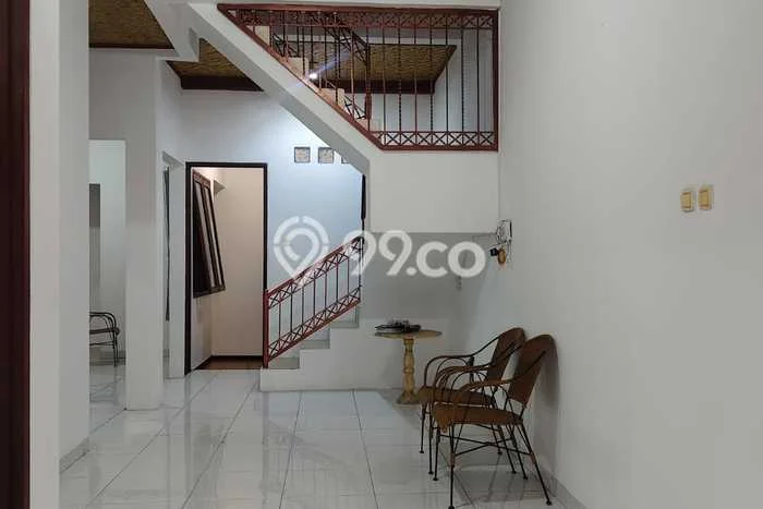 Lokasi terbaik! Rumah siap pakai disewakan di Bojongsoang LB 140m2 Lokasi terbaik! Rumah siap pakai disewakan di Bojongsoang LB 140m2