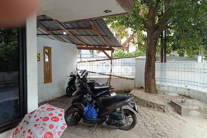 Disewakan! Rumah 6 Kamar Tidur &
3 Kamar Mandi di Cikutra, Bandung Disewakan! Rumah 6 Kamar Tidur &
3 Kamar Mandi di Cikutra, Bandung