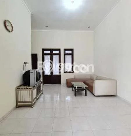 Disewakan! Rumah 2 Kamar Tidur &
2 Kamar Mandi di Soekarno Hatta, Malang Disewakan! Rumah 2 Kamar Tidur &
2 Kamar Mandi di Soekarno Hatta, Malang