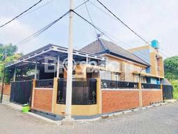 Disewakan! Rumah 4 Kamar Tidur &
2 Kamar Mandi di Soekarno Hatta, Malang Disewakan! Rumah 4 Kamar Tidur &
2 Kamar Mandi di Soekarno Hatta, Malang