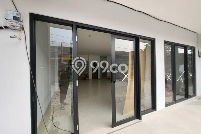Disewakan Ruko Premium di , Luas 131m2m², Area Komersial, Jalan Mudah Disewakan Ruko Premium di , Luas 131m2m², Area Komersial, Jalan Mudah
