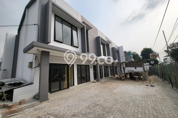 Disewakan Ruko Premium di , Luas 131m2m², Area Komersial, Jalan Mudah Disewakan Ruko Premium di , Luas 131m2m², Area Komersial, Jalan Mudah