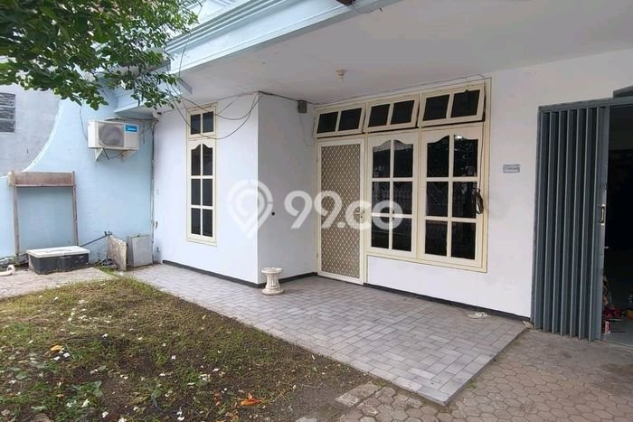 Hunian Cantik Modern Lb 165m2 di Dukuh Pakis, Surabaya Hunian Cantik Modern Lb 165m2 di Dukuh Pakis, Surabaya