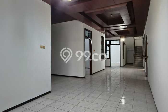 Hunian Cantik Modern Lb 165m2 di Dukuh Pakis, Surabaya Hunian Cantik Modern Lb 165m2 di Dukuh Pakis, Surabaya