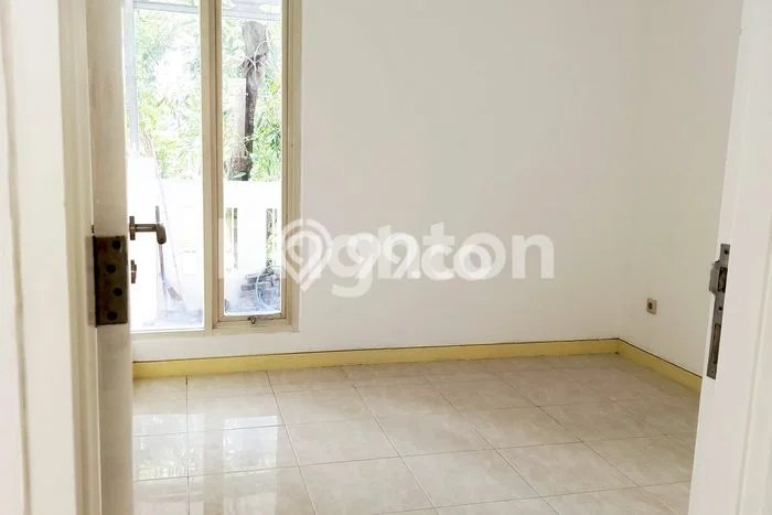 Rumah Luas Asri 2 KT Siap Huni di Citraland Surabaya Rumah Luas Asri 2 KT Siap Huni di Citraland Surabaya