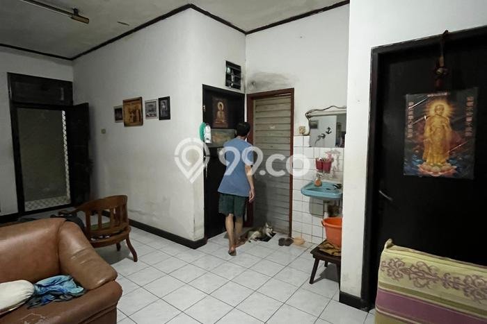 Rumah Modern 3 KT di Raya Darmo Surabaya Unfurnished Rumah Modern 3 KT di Raya Darmo Surabaya Unfurnished