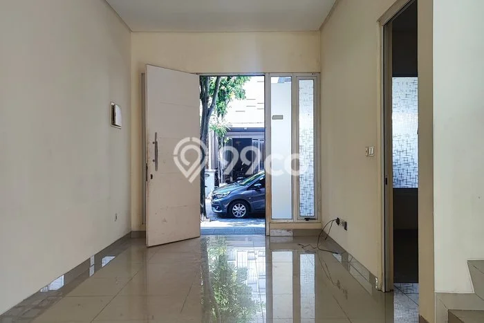 Rumah sewa siap huni 5 KT di Green Lake City, Jakarta Barat Rumah sewa siap huni 5 KT di Green Lake City, Jakarta Barat