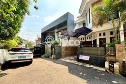 Rumah Strategis dengan 3 Kamar Tidur dan 2 Kamar Mandi di Area Tebet, Jakarta Selatan Rumah Strategis dengan 3 Kamar Tidur dan 2 Kamar Mandi di Area Tebet, Jakarta Selatan