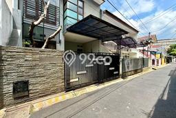 Rumah Berkualitas LT 90m² / LB 130m² di Lokasi Strategis Tebet, Jakarta Selatan Rumah Berkualitas LT 90m² / LB 130m² di Lokasi Strategis Tebet, Jakarta Selatan
