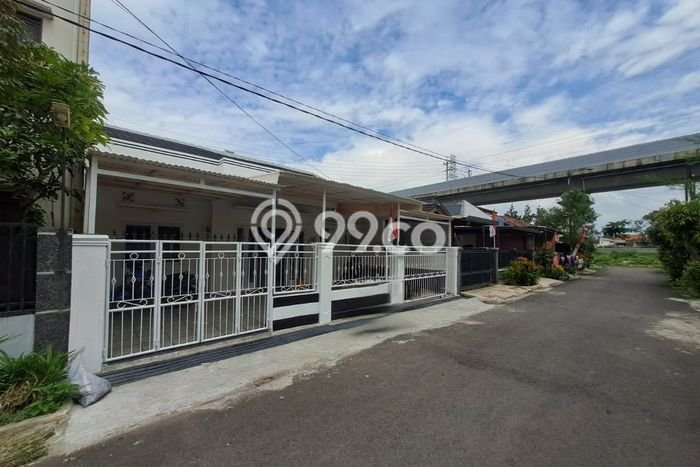 Rumah Luas Asri 6 KT Siap Huni di Buah Batu Bandung Rumah Luas Asri 6 KT Siap Huni di Buah Batu Bandung