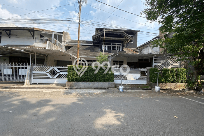 Rumah Elit Modern Tanpa Renovasi di Buah Batu Bandung Rumah Elit Modern Tanpa Renovasi di Buah Batu Bandung