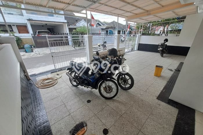 Rumah Luas Asri 6 KT Siap Huni di Buah Batu Bandung Rumah Luas Asri 6 KT Siap Huni di Buah Batu Bandung