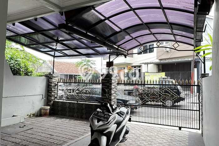 Rumah Mewah LB 170m2 Siap Huni Desain Elegan di Sarijadi, Bandung Rumah Mewah LB 170m2 Siap Huni Desain Elegan di Sarijadi, Bandung