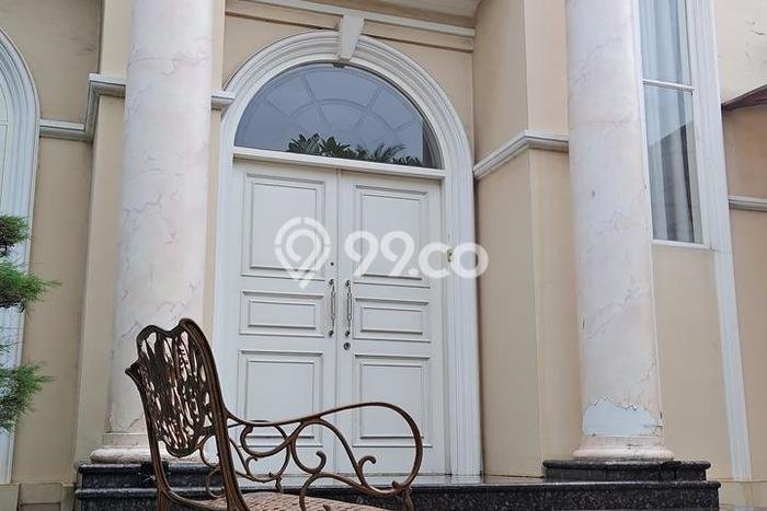 Rumah Elit Modern Tanpa Renovasi di BSD Tangerang Rumah Elit Modern Tanpa Renovasi di BSD Tangerang