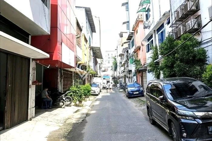 Disewakan Ruko komersial di Medan Timur luas bangunan 82m2 Disewakan Ruko komersial di Medan Timur luas bangunan 82m2