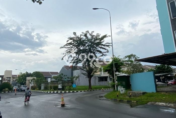 Unit Ruko disewakan di Cipondoh Tangerang dengan LT 300m2 / LB 616m2 Unit Ruko disewakan di Cipondoh Tangerang dengan LT 300m2 / LB 616m2