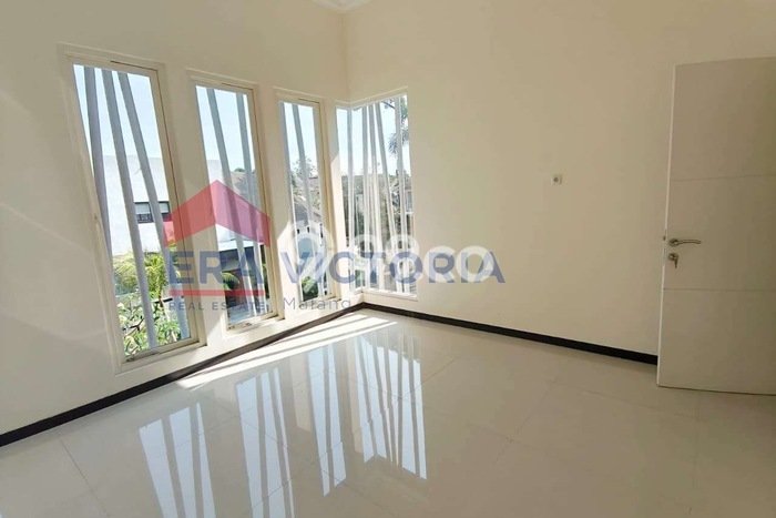 SPECIAL PRICE! Rumah di , 4 KT, Dekat Fasilitas Umum, LT 200m2m² Bangunan 180m2m² SPECIAL PRICE! Rumah di , 4 KT, Dekat Fasilitas Umum, LT 200m2m² Bangunan 180m2m²