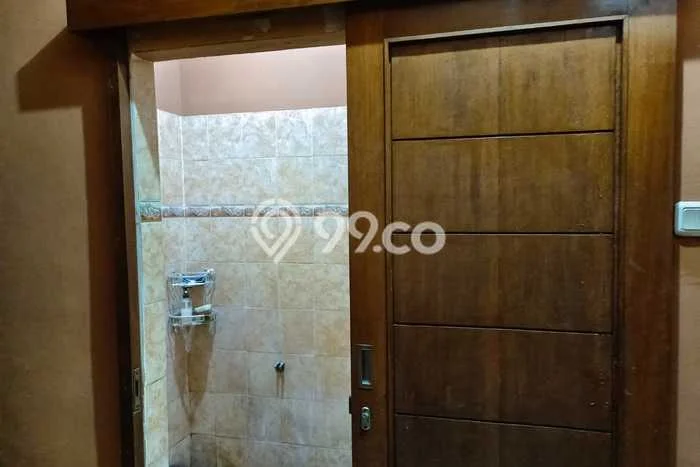 Rumah Kost untuk Dijual di Mampang Prapatan dengan 8 KT, 4 KM, Luas 120m2 Rumah Kost untuk Dijual di Mampang Prapatan dengan 8 KT, 4 KM, Luas 120m2