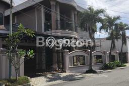 Rumah Mewah LB 300m2 Siap Pakai Desain Elegan di Arengka, Pekanbaru Rumah Mewah LB 300m2 Siap Pakai Desain Elegan di Arengka, Pekanbaru