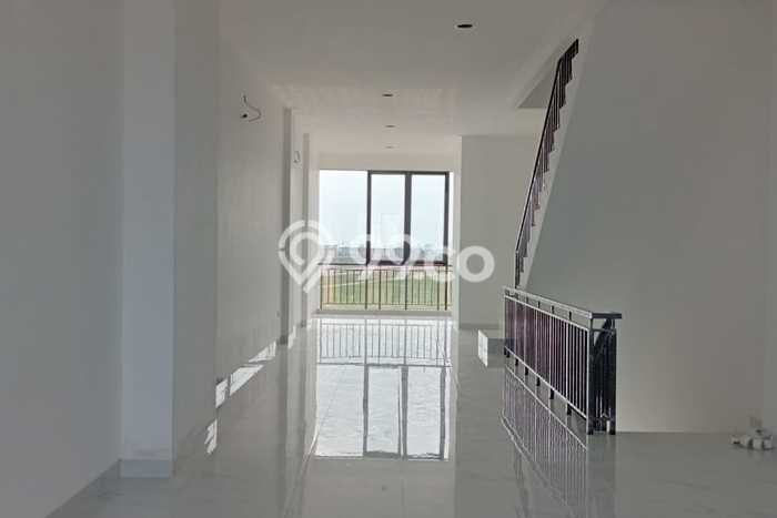 Unit Ruko Dijual di Jakarta Utara LT 81m2 & LB 405m2 Unit Ruko Dijual di Jakarta Utara LT 81m2 & LB 405m2
