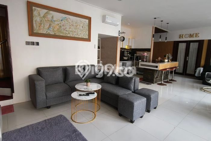 LOKASI STRATEGIS! Vila Kawasan , Luas 220m2m², Lokasi Strategis LOKASI STRATEGIS! Vila Kawasan , Luas 220m2m², Lokasi Strategis