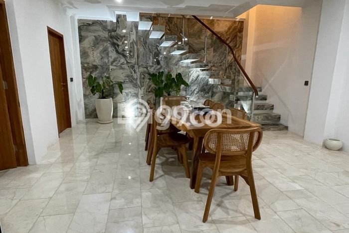 HARGA SPESIAL! Rumah di Canggu, Dekat Pusat Kota, 5 KM, Luas 300m2m² LB 375m2m² HARGA SPESIAL! Rumah di Canggu, Dekat Pusat Kota, 5 KM, Luas 300m2m² LB 375m2m²