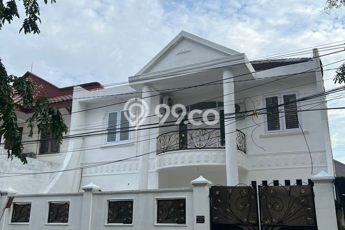 Rumah Mewah LB 320m2 Siap Pakai Desain Elegan di ngagel, Surabaya Rumah Mewah LB 320m2 Siap Pakai Desain Elegan di ngagel, Surabaya