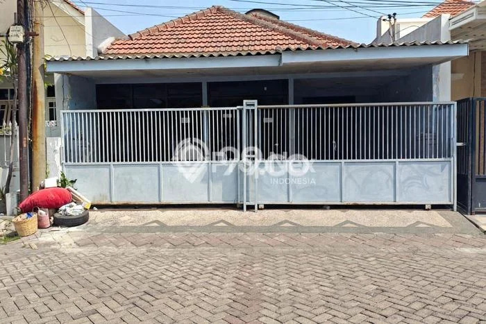 Hunian Cantik Modern Lb 240m2 di Rungkut, Surabaya Hunian Cantik Modern Lb 240m2 di Rungkut, Surabaya