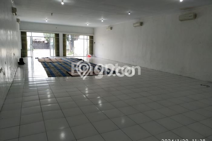 PROSPEK BAGUS! Ruko Kawasan Sewon, Luas 180m2m², Tingkat Keramaian Tinggi PROSPEK BAGUS! Ruko Kawasan Sewon, Luas 180m2m², Tingkat Keramaian Tinggi