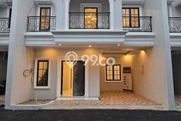 Rumah Strategis Minimalis Lb 155m2 di Jagakarsa, Jakarta Selatan Rumah Strategis Minimalis Lb 155m2 di Jagakarsa, Jakarta Selatan