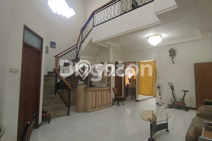 Jual Rumah Luas Elegan Dengan View Eksklusif di Jemursari, Surabaya Jual Rumah Luas Elegan Dengan View Eksklusif di Jemursari, Surabaya
