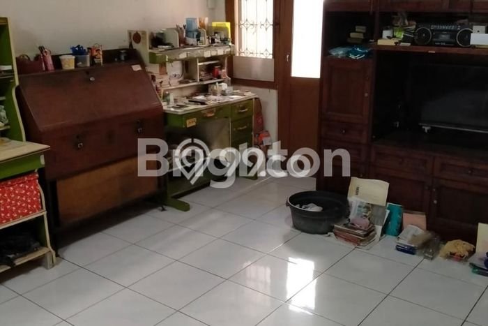 Dijual Rumah Strategis Bagus Punya 4 KT di Wonokromo Surabaya - Dijual Rumah Strategis Bagus Punya 4 KT di Wonokromo Surabaya -