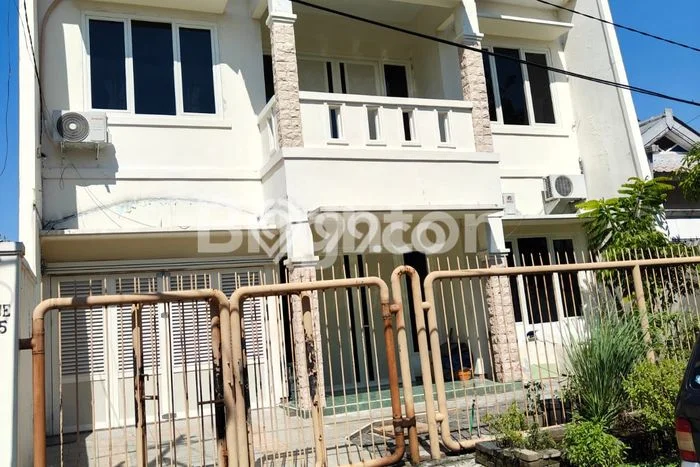 Jual Rumah Luas Elegan Dengan View Eksklusif di Jemursari, Surabaya Jual Rumah Luas Elegan Dengan View Eksklusif di Jemursari, Surabaya