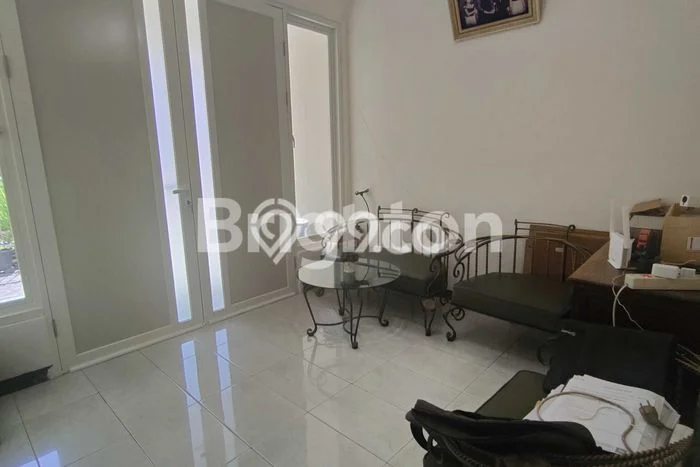 Jual Rumah Luas Elegan Dengan View Eksklusif di Jemursari, Surabaya Jual Rumah Luas Elegan Dengan View Eksklusif di Jemursari, Surabaya