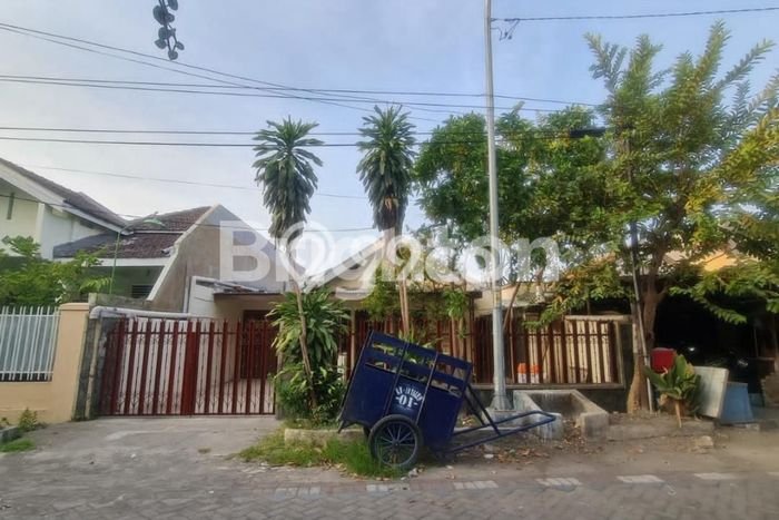 Dijual Rumah Strategis Bagus Punya 4 KT di Wonokromo Surabaya - Dijual Rumah Strategis Bagus Punya 4 KT di Wonokromo Surabaya -