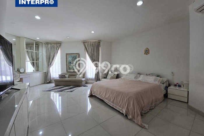 Jual Rumah Luas Elegan Dengan View Cantik di Puri Indah, Jakarta Barat Jual Rumah Luas Elegan Dengan View Cantik di Puri Indah, Jakarta Barat
