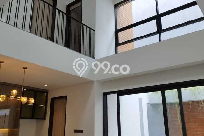 Jual Rumah Mewah Megah Dengan View Cantik di Suvarna Sutera, Tangerang Jual Rumah Mewah Megah Dengan View Cantik di Suvarna Sutera, Tangerang