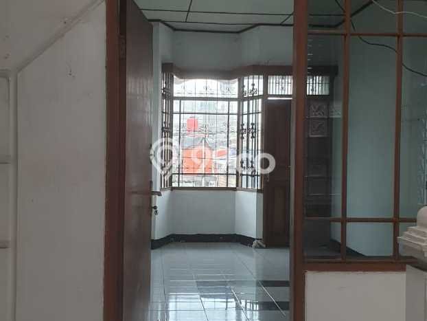 Lokasi strategis! Rumah siap huni dikontrakkan di Dayeuhkolot LB 250m2 Lokasi strategis! Rumah siap huni dikontrakkan di Dayeuhkolot LB 250m2