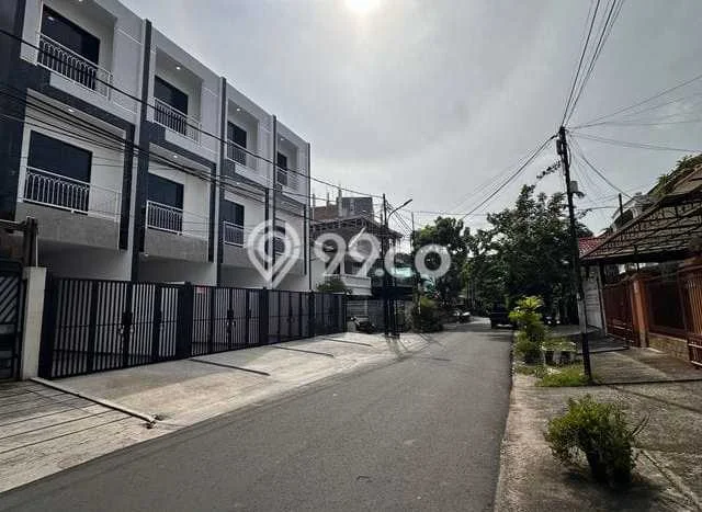 Ruko Dijual di Jakarta Barat LT 67m2 & LB 201m2 Lokasi Terbaik! Ruko Dijual di Jakarta Barat LT 67m2 & LB 201m2 Lokasi Terbaik!