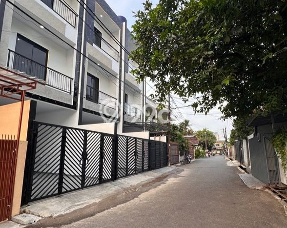 Ruko Dijual di Jakarta Barat LT 68m2 & LB 205m2 Lokasi Terbaik! Ruko Dijual di Jakarta Barat LT 68m2 & LB 205m2 Lokasi Terbaik!