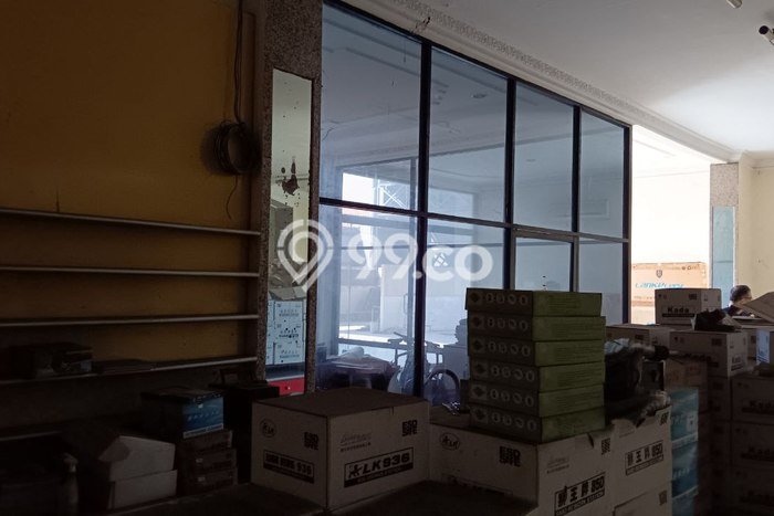 Ruko Disewa di Surabaya dengan LB 280m2 Area Komersial Ramai Ruko Disewa di Surabaya dengan LB 280m2 Area Komersial Ramai